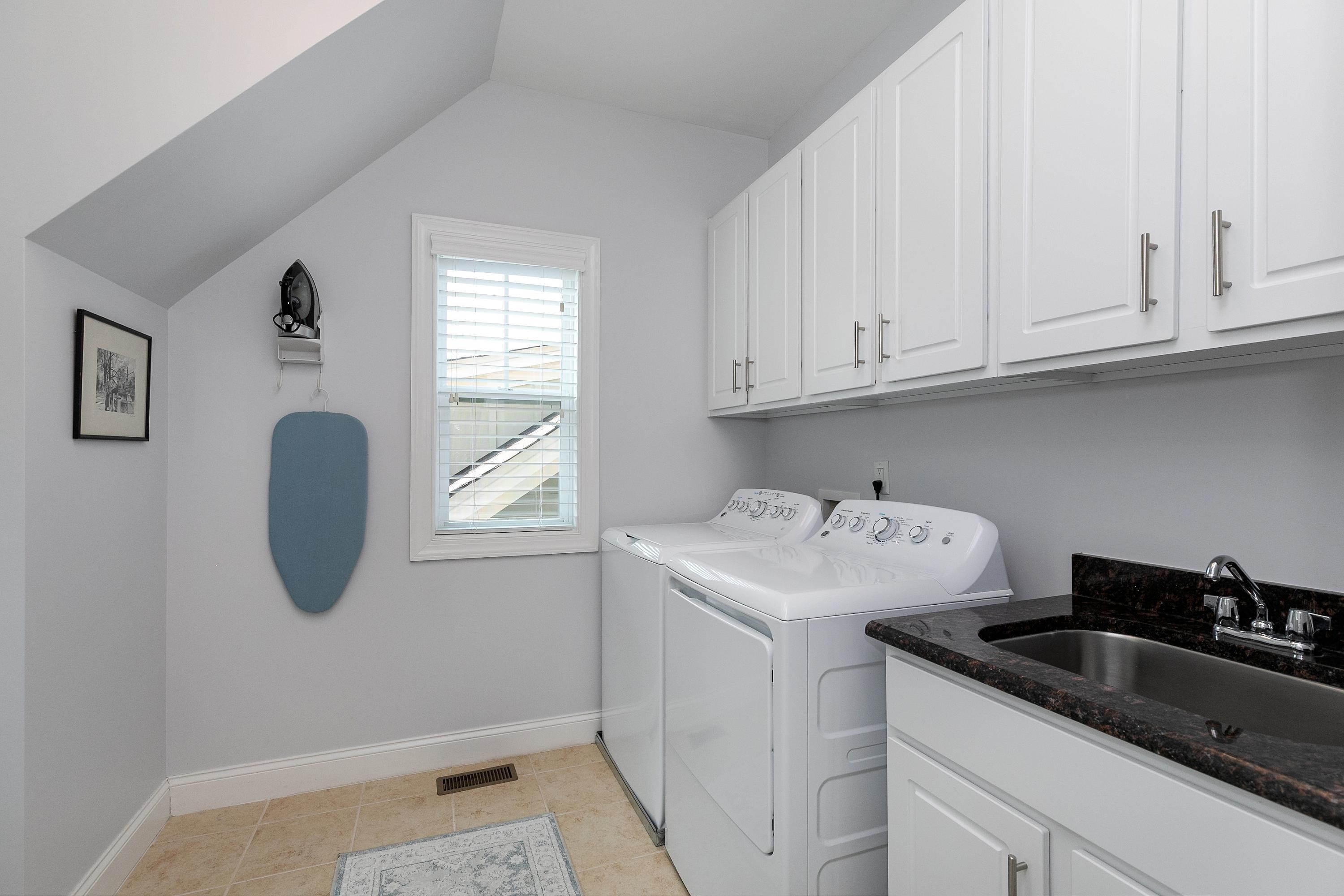 1529 Fullerton Place Raleigh, NC 27607 - Photo 34 of 53 a utility room with sink washer and dryer