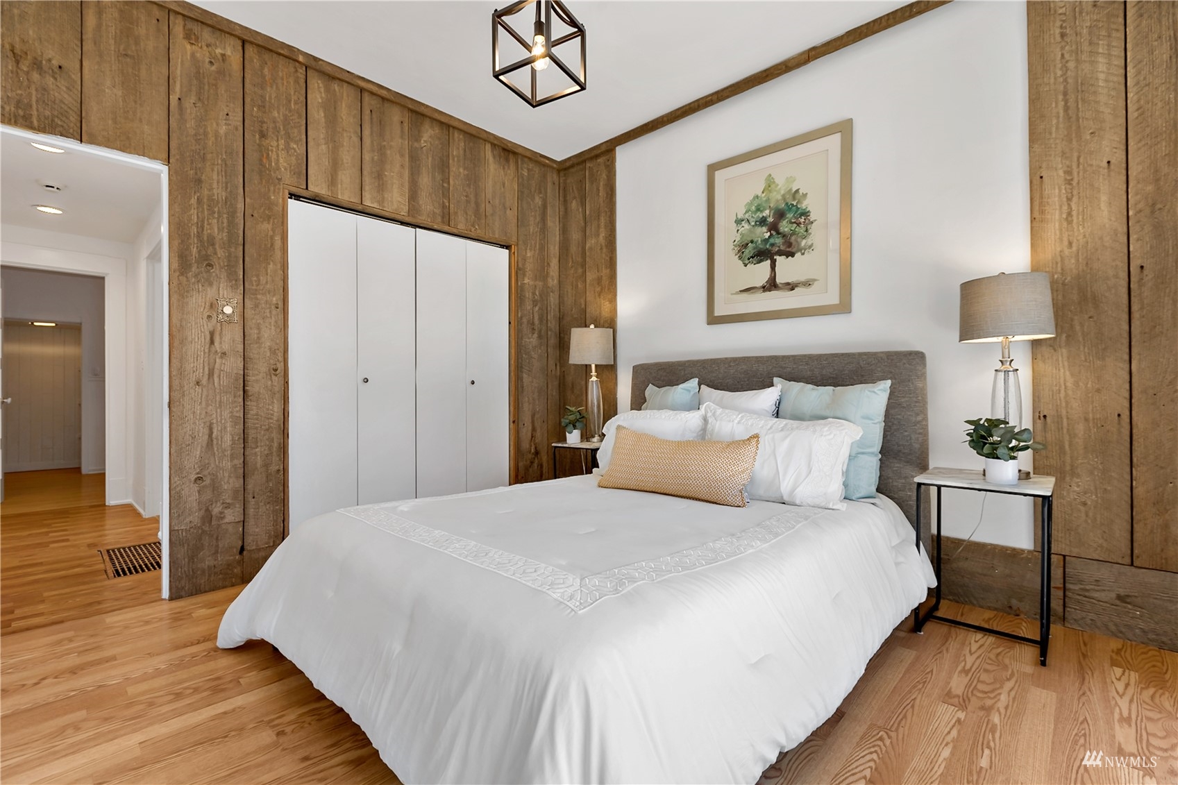 7724 Meridian Avenue North Seattle, WA 98103 - Photo 12 of 38 Gallery Image 12
