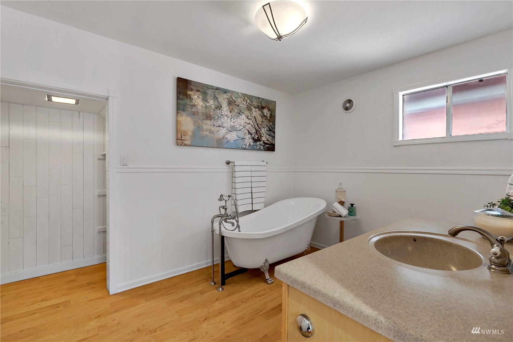 7724 Meridian Avenue North Seattle, WA 98103 - Photo 13 of 38 Gallery Image 13