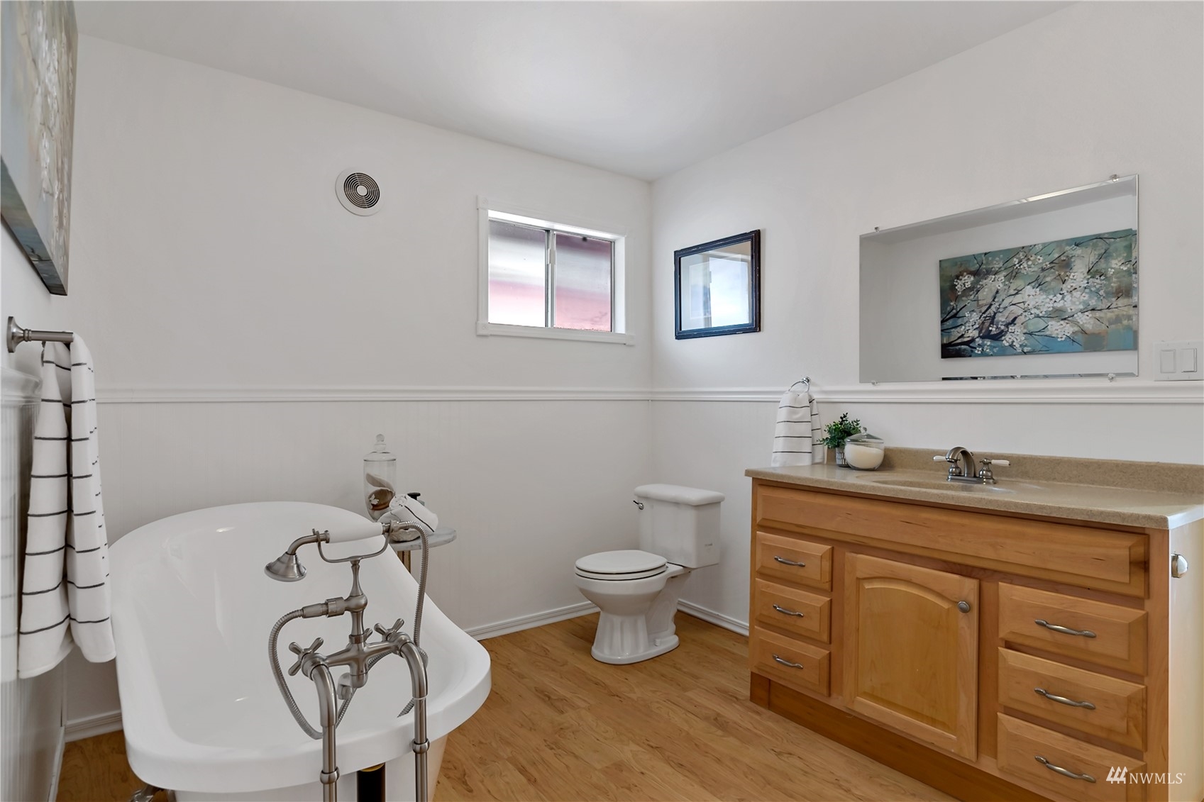 7724 Meridian Avenue North Seattle, WA 98103 - Photo 14 of 38 Gallery Image 14