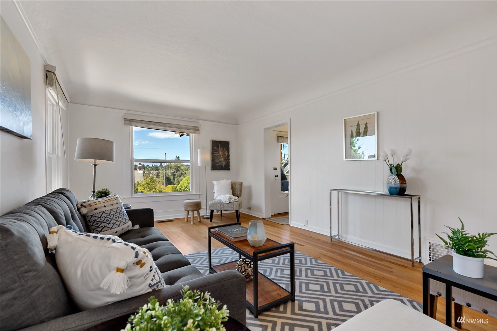 7724 Meridian Avenue North Seattle, WA 98103 - Photo 6 of 38 Gallery Image 6