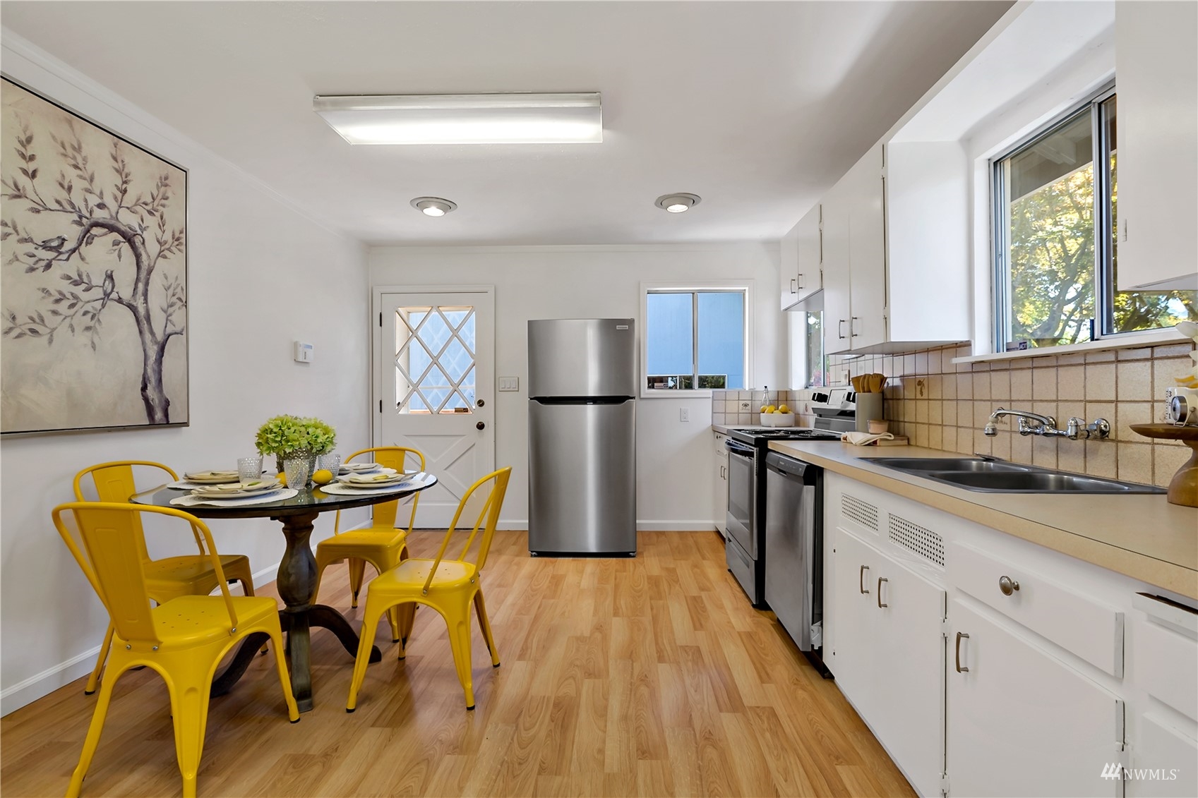 7724 Meridian Avenue North Seattle, WA 98103 - Photo 8 of 38 Gallery Image 8