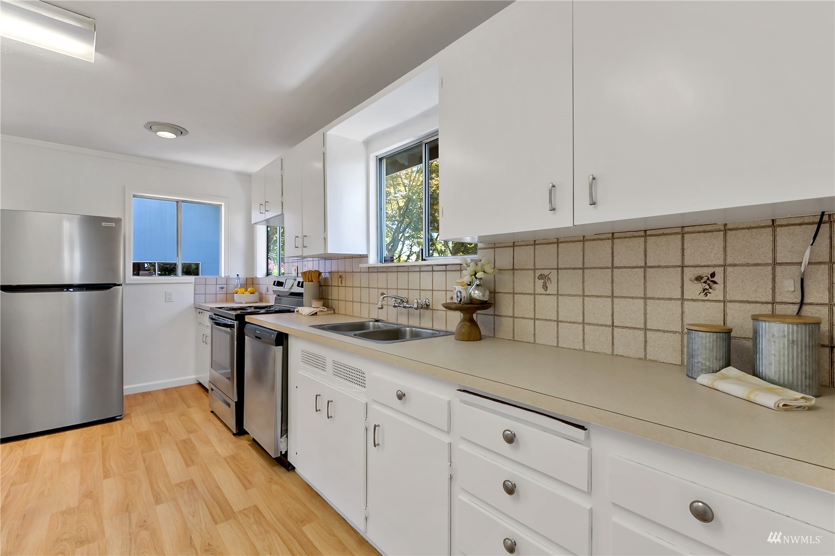 7724 Meridian Avenue North Seattle, WA 98103 - Photo 9 of 38 Gallery Image 9