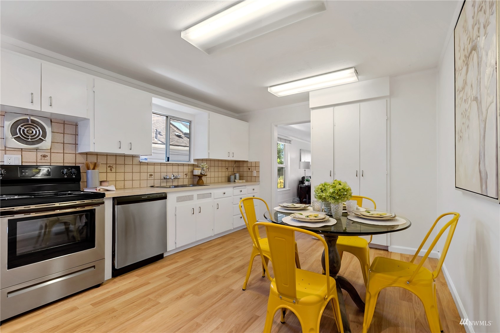 7724 Meridian Avenue North Seattle, WA 98103 - Photo 10 of 38 Gallery Image 10