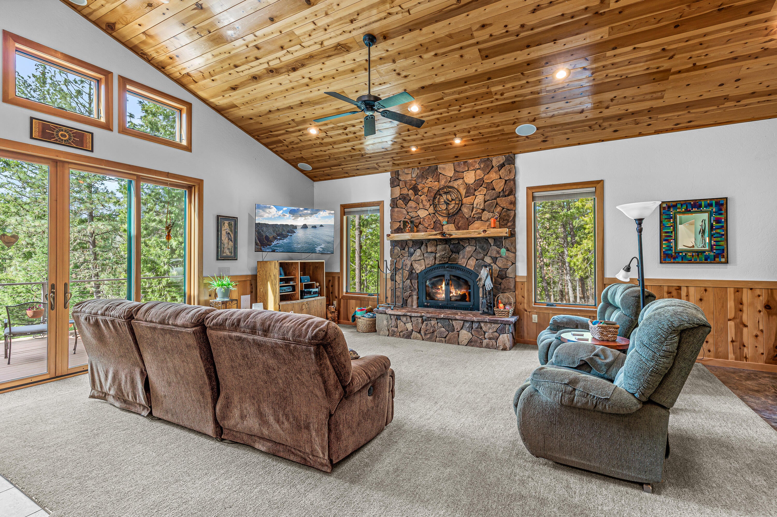 2455 Cobleigh Road Eagle Point, OR 97524 - Photo 11 of 63 9R9A5870
