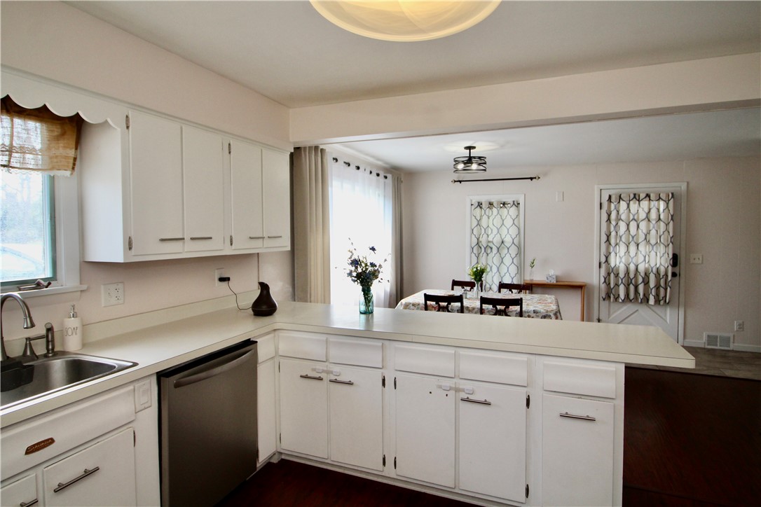 1445 Mertensia Road Farmington, NY 14425 - Photo 3 of 26