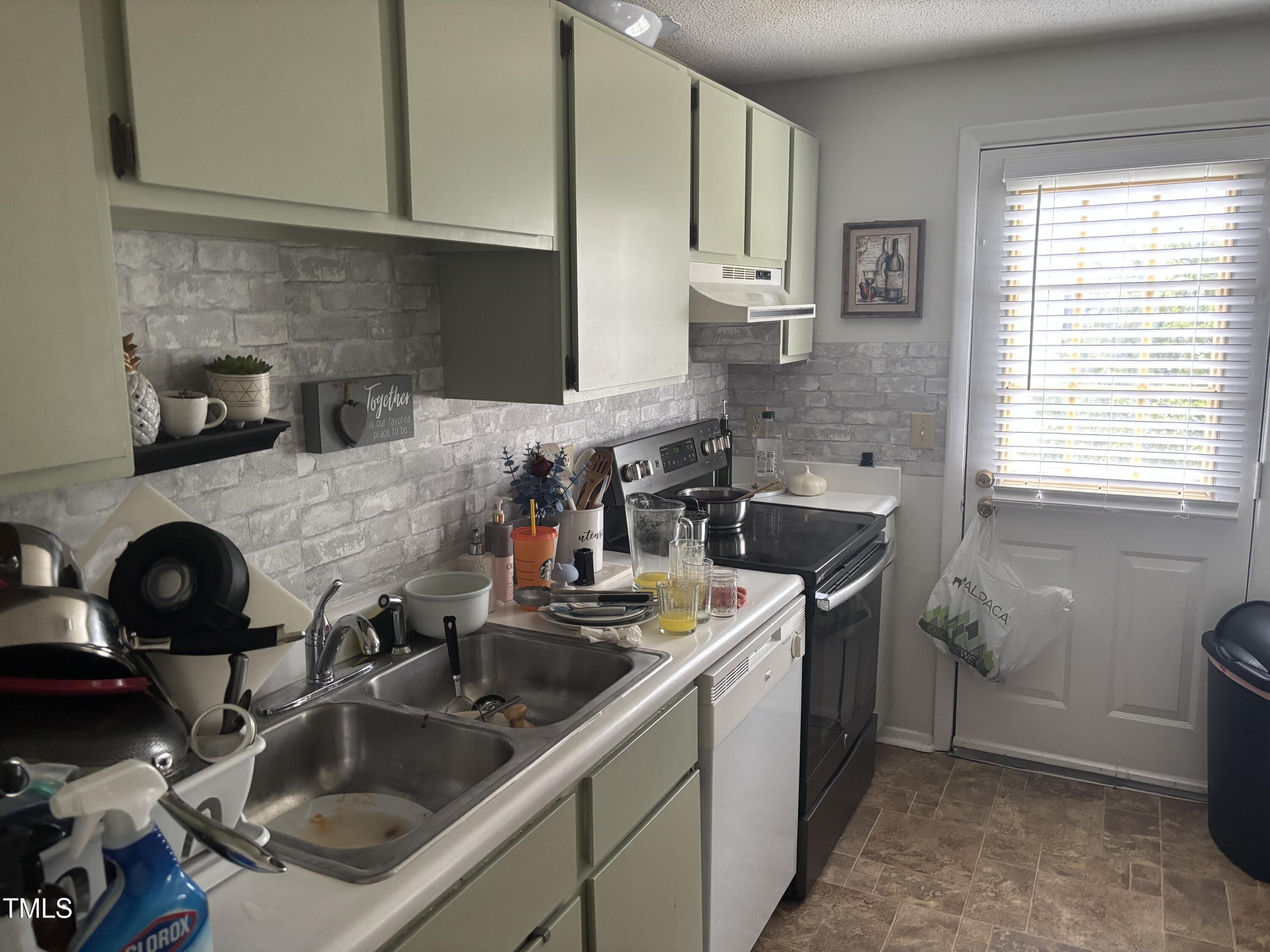 2136 Bogarde Street Durham, NC 27705 - Photo 6 of 21 IMG_6432