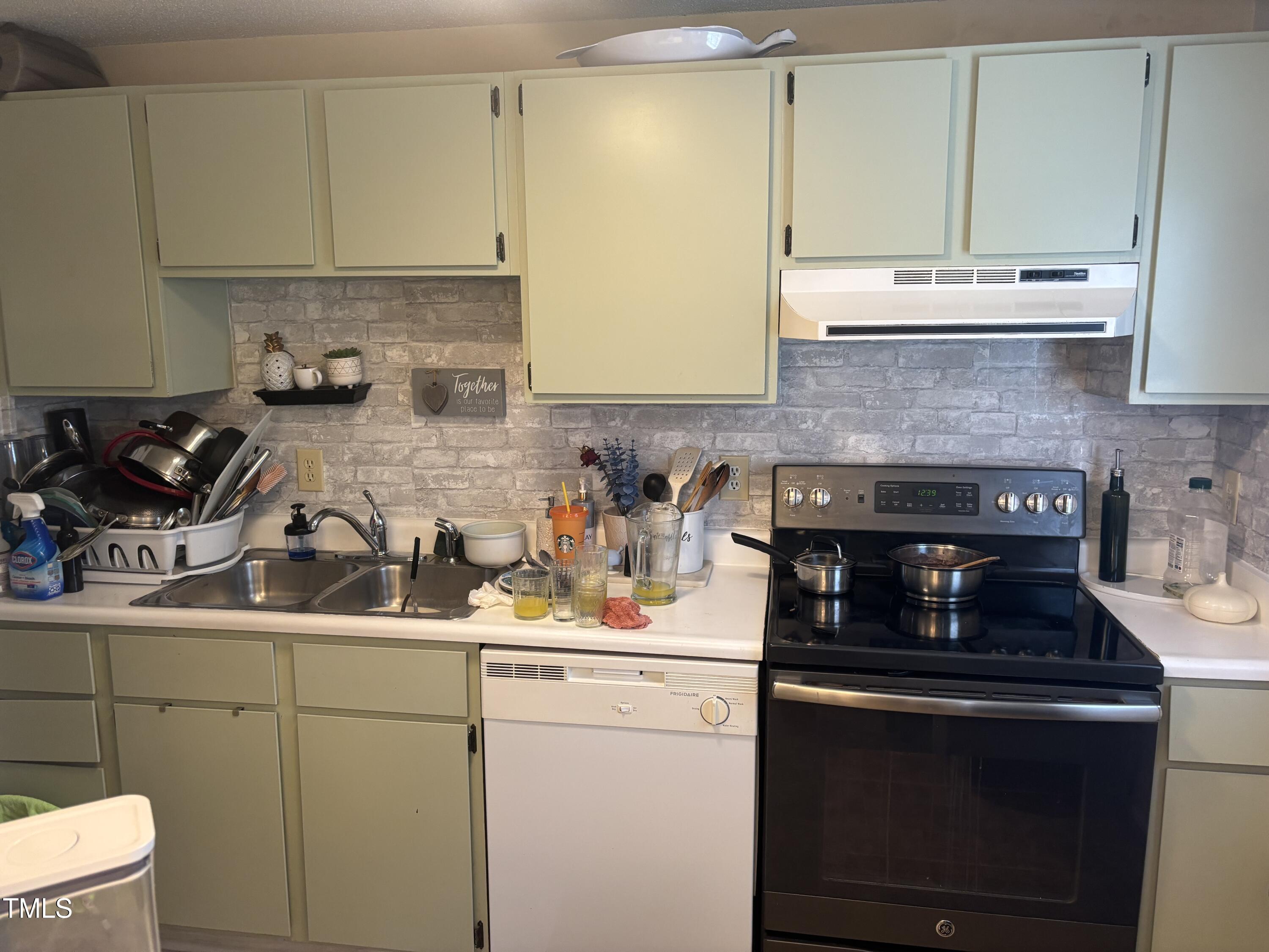 2136 Bogarde Street Durham, NC 27705 - Photo 7 of 21 IMG_6433