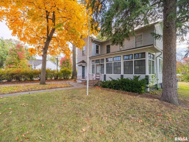 $114,900 | 335 Buena Vista Avenue, Pekin, IL 61554