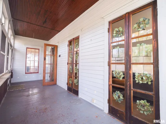 $114,900 | 335 Buena Vista Avenue, Pekin, IL 61554