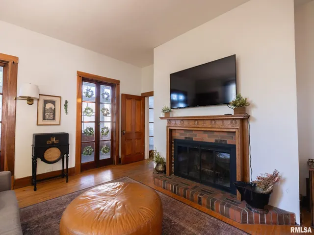 $114,900 | 335 Buena Vista Avenue, Pekin, IL 61554