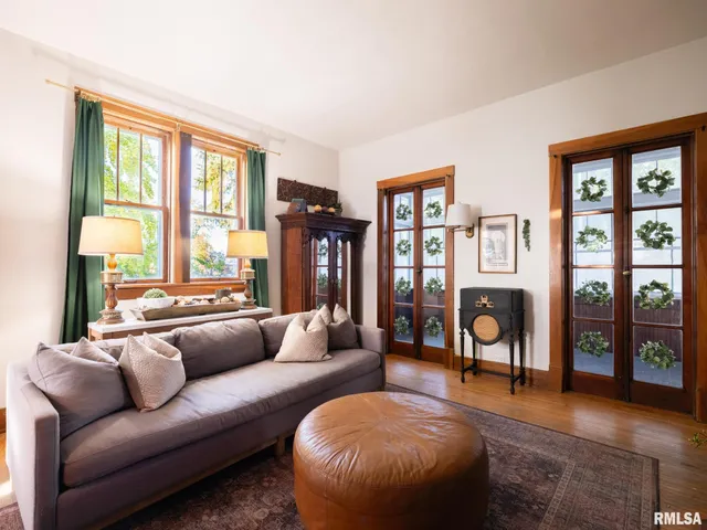 $114,900 | 335 Buena Vista Avenue, Pekin, IL 61554