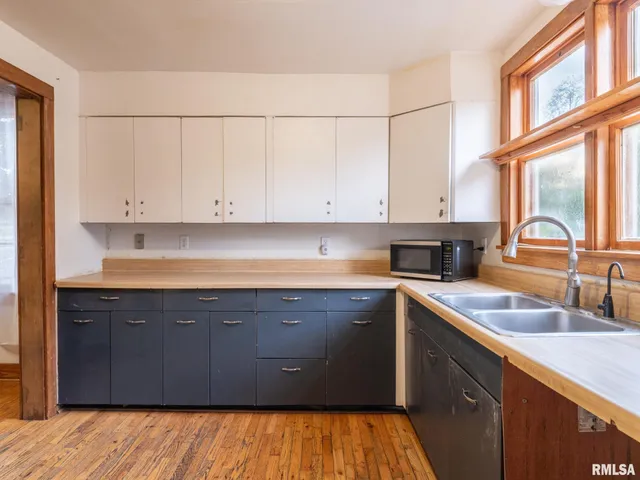 $114,900 | 335 Buena Vista Avenue, Pekin, IL 61554