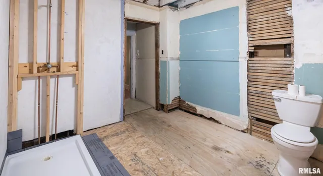 $114,900 | 335 Buena Vista Avenue, Pekin, IL 61554