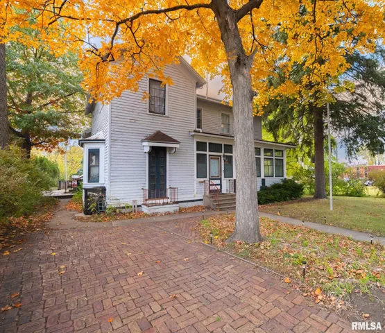 $114,900 | 335 Buena Vista Avenue, Pekin, IL 61554