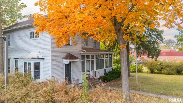 $114,900 | 335 Buena Vista Avenue, Pekin, IL 61554