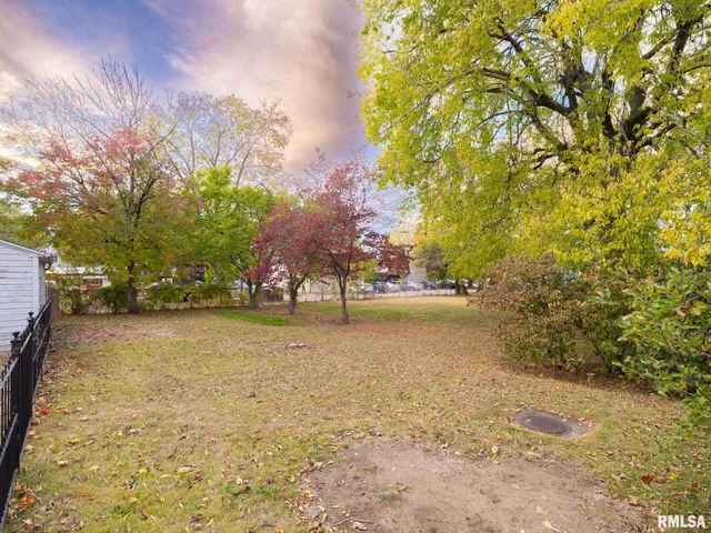 $114,900 | 335 Buena Vista Avenue, Pekin, IL 61554