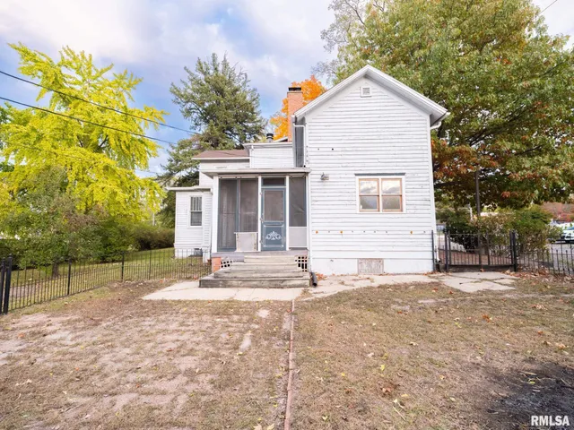 $114,900 | 335 Buena Vista Avenue, Pekin, IL 61554