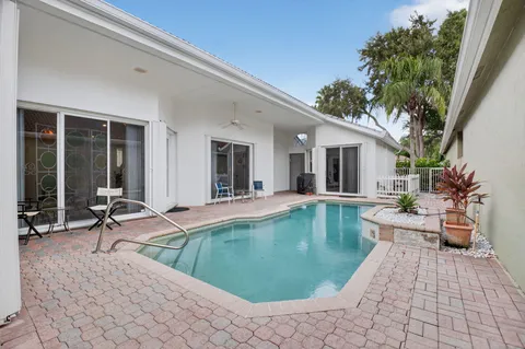 $599,000 | 6032 Rossmoor Lakes Court, Boynton Beach, FL 33437