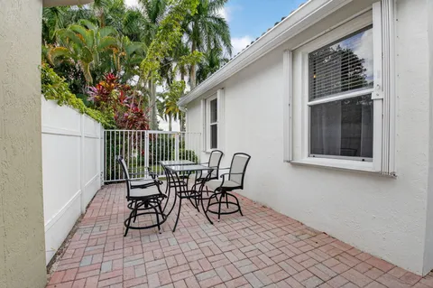 $599,000 | 6032 Rossmoor Lakes Court, Boynton Beach, FL 33437