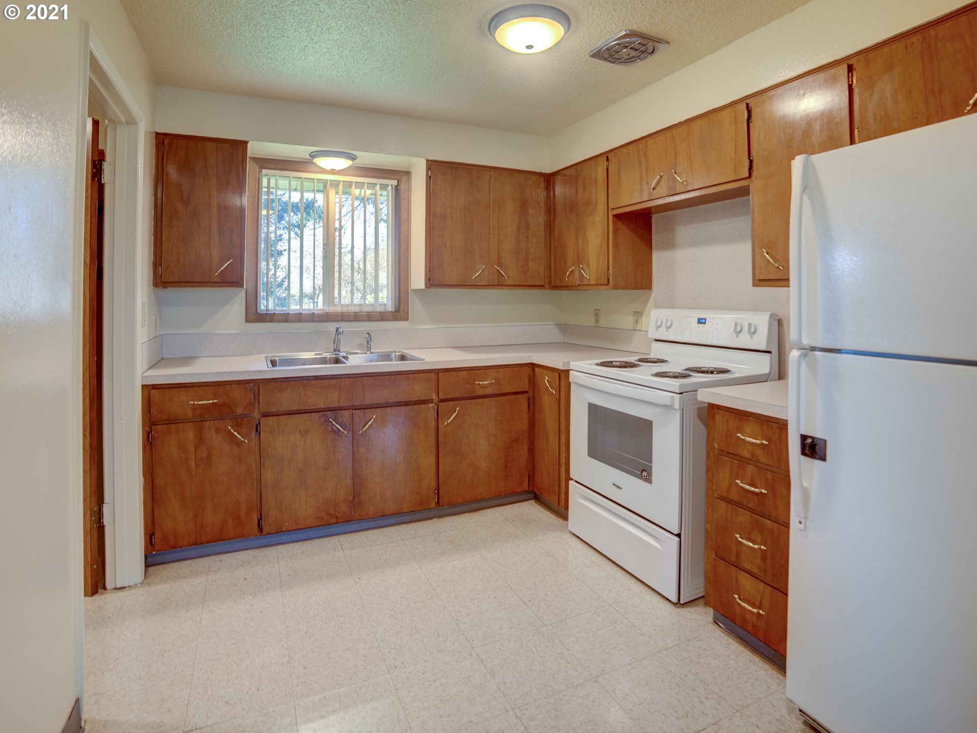 1340 Aspen Street Springfield, OR 97477 - Photo 8 of 19