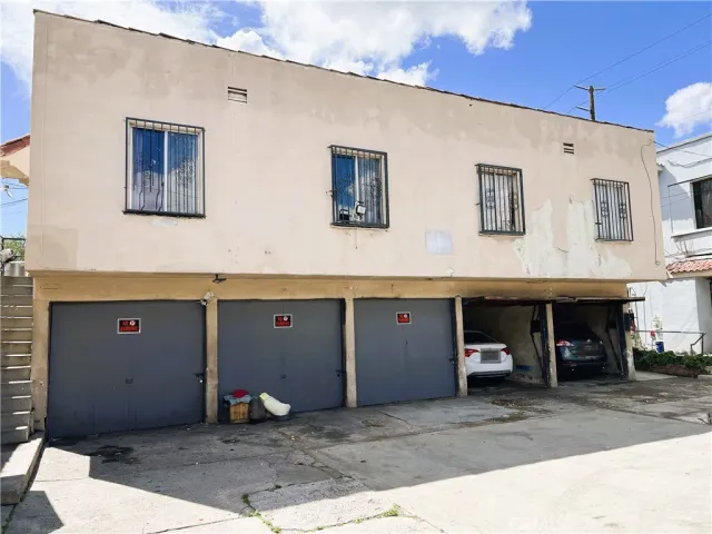 a view of a house with a garage