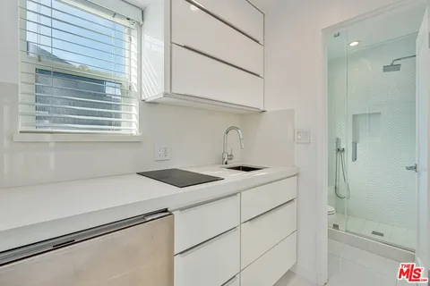 $9,200,000 | 2419 Ocean Front Walk, Venice, CA 90291