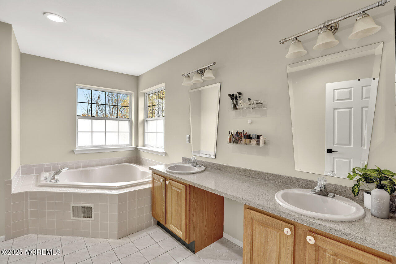 12 Arrowhead Circle Jackson, NJ 08527 - Photo 29 of 61 030_6i6a2037_7