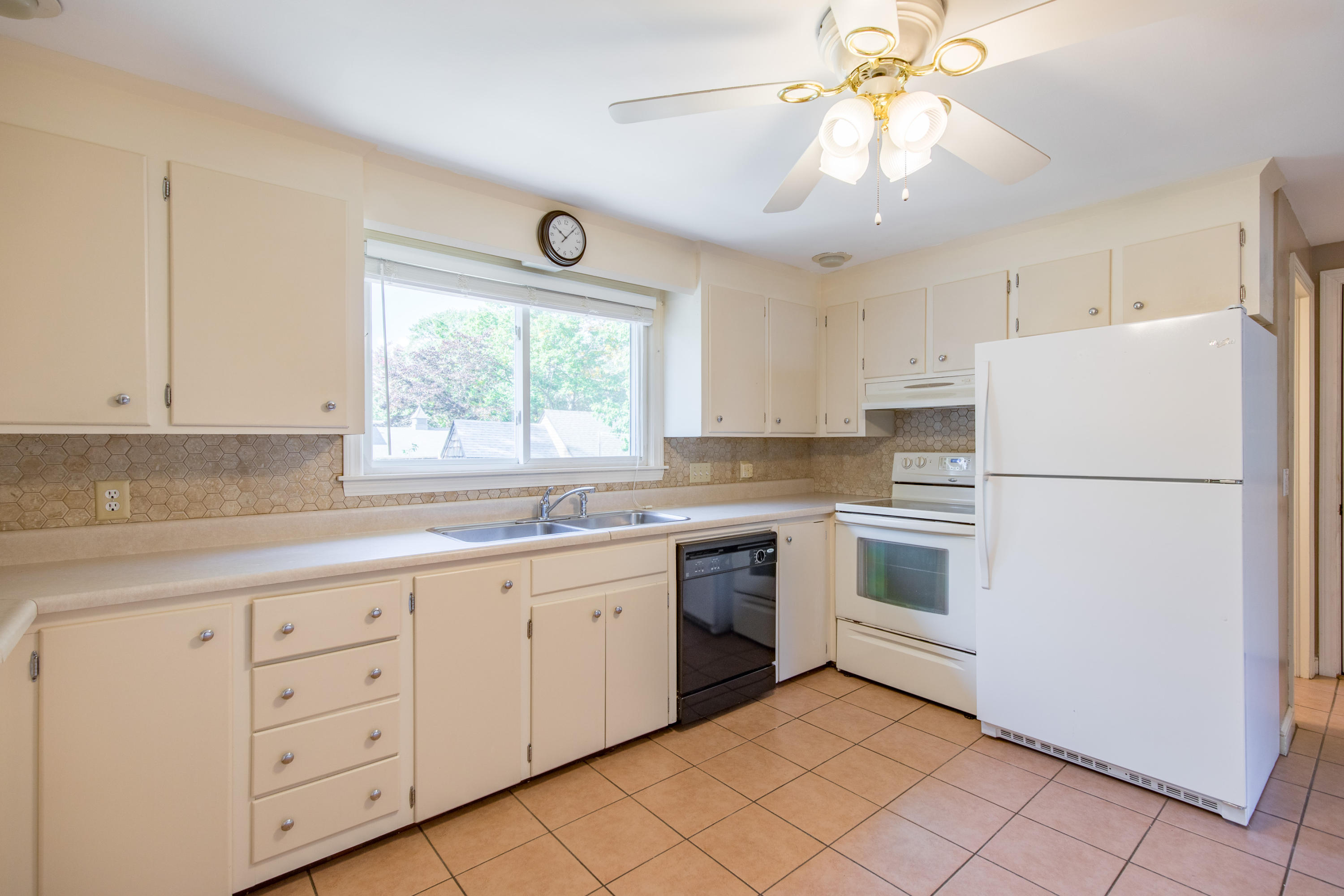 35 Four Winds Road Portland, ME 04102 - Photo 8 of 28 35 Four Winds Portland-11