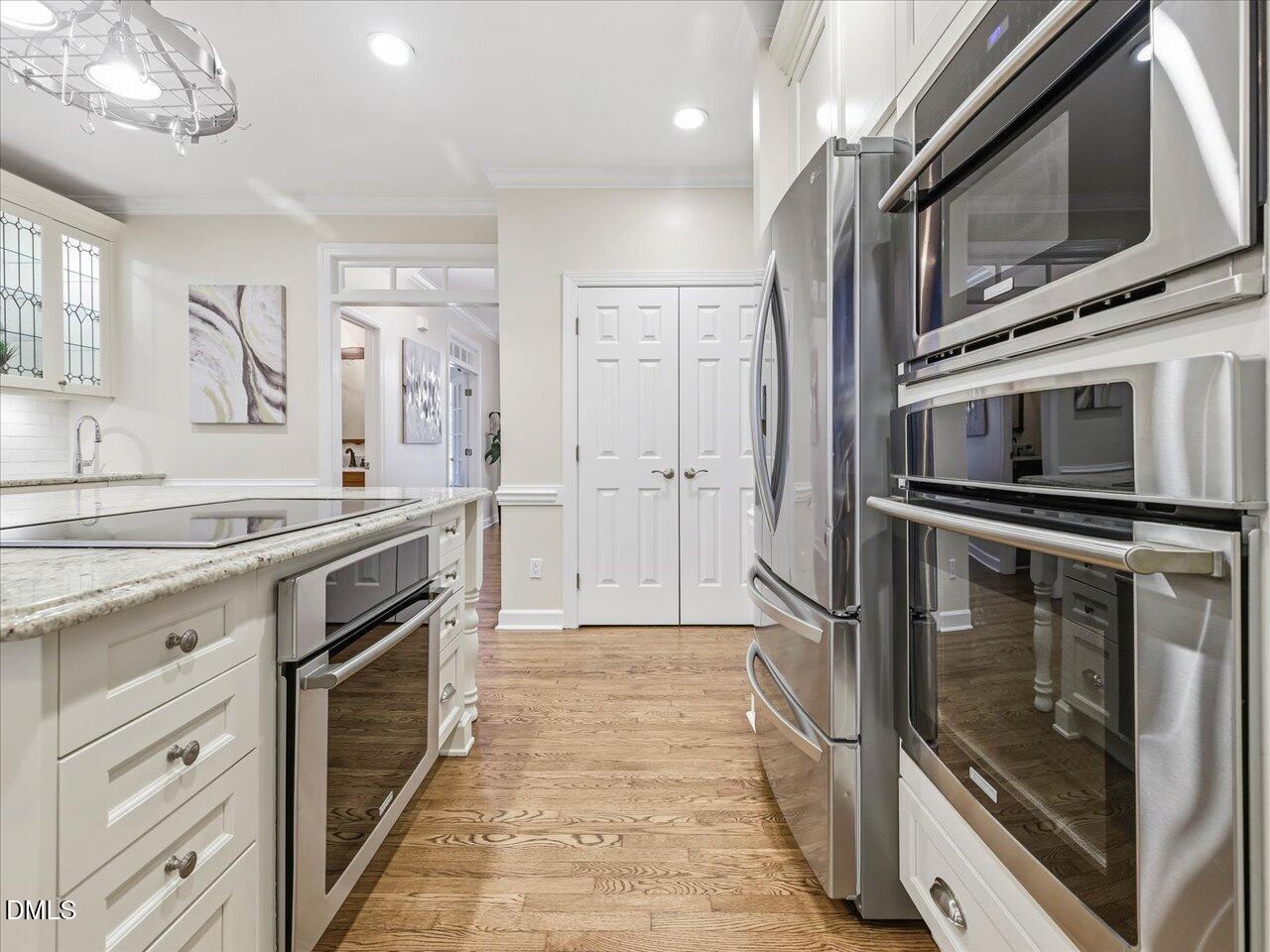 2901 Hunters Bluff Drive Raleigh, NC 27606 - Photo 14 of 39 22-Kitchen