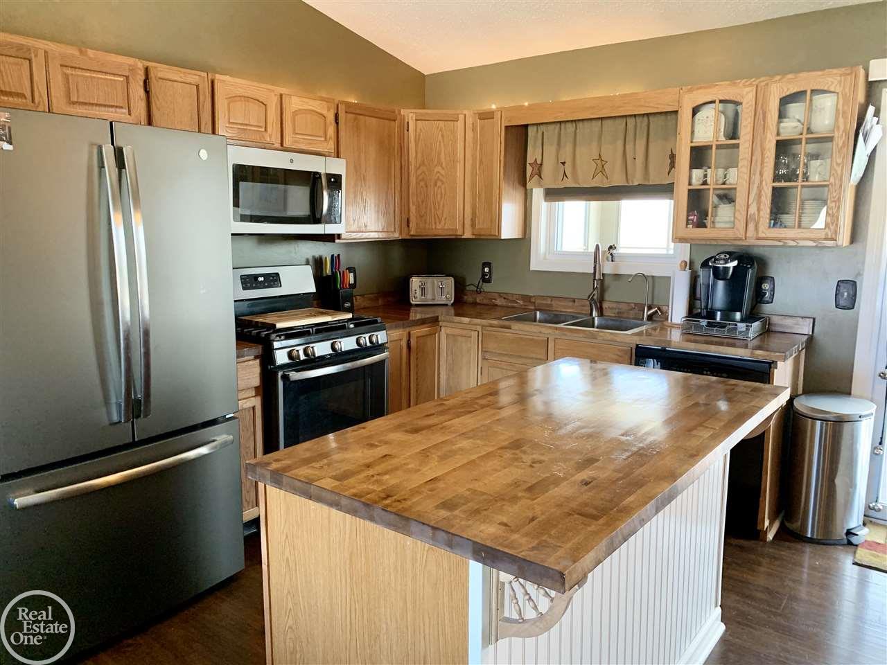 8808 Kilgore Road Avoca, MI 48006 - Photo 11 of 31 50038049-10.JPG