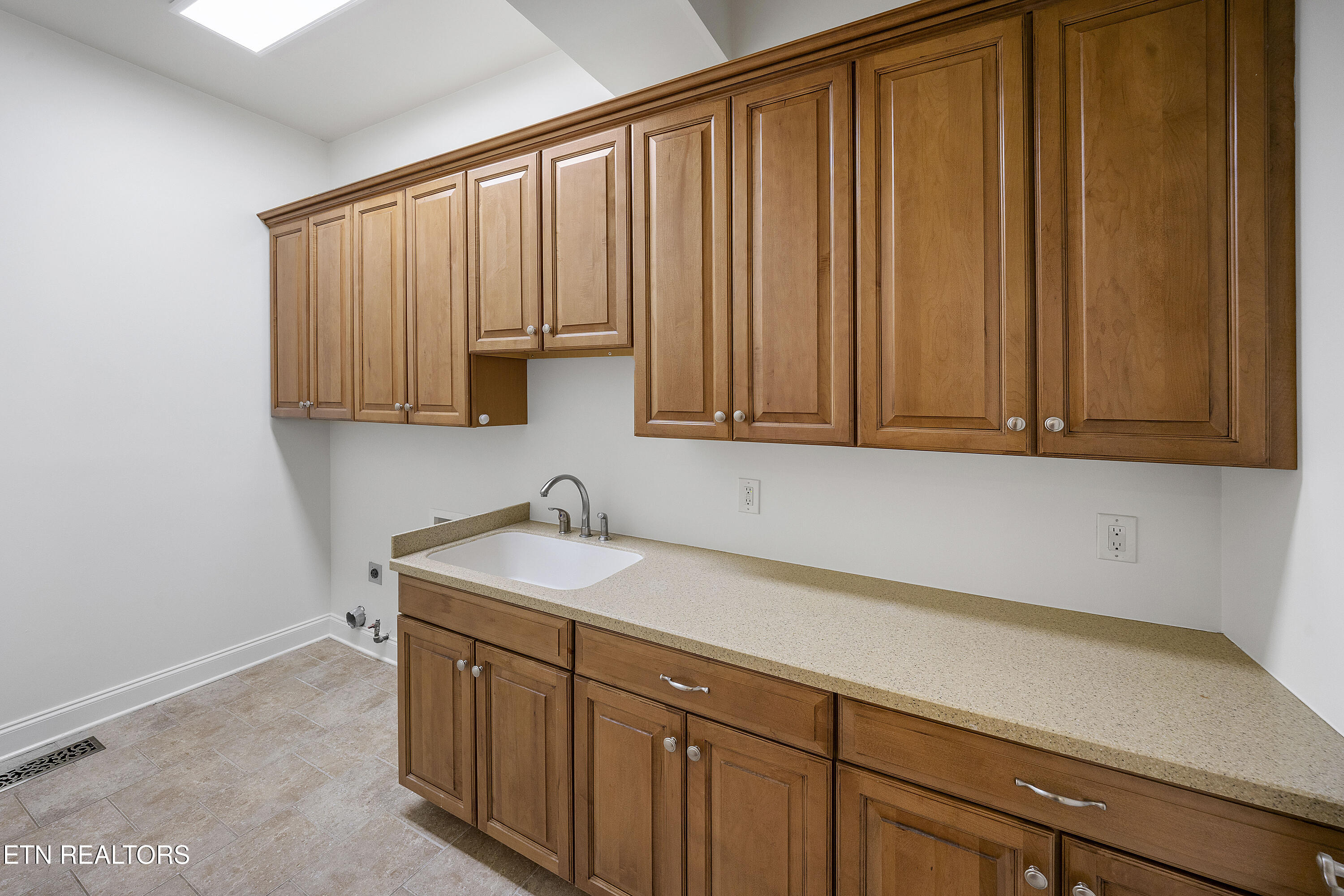 7420 Lawford Road Knoxville, TN 37919 - Photo 31 of 59 L40A6405