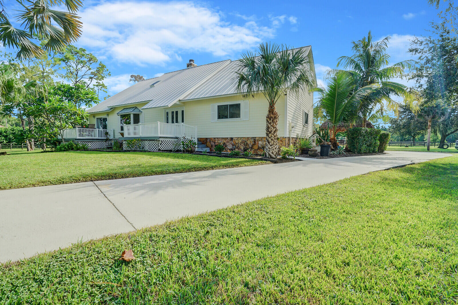 5212 Homeland Road Lake Worth, FL 33449 - Photo 2 of 60 74_Image_19_mls