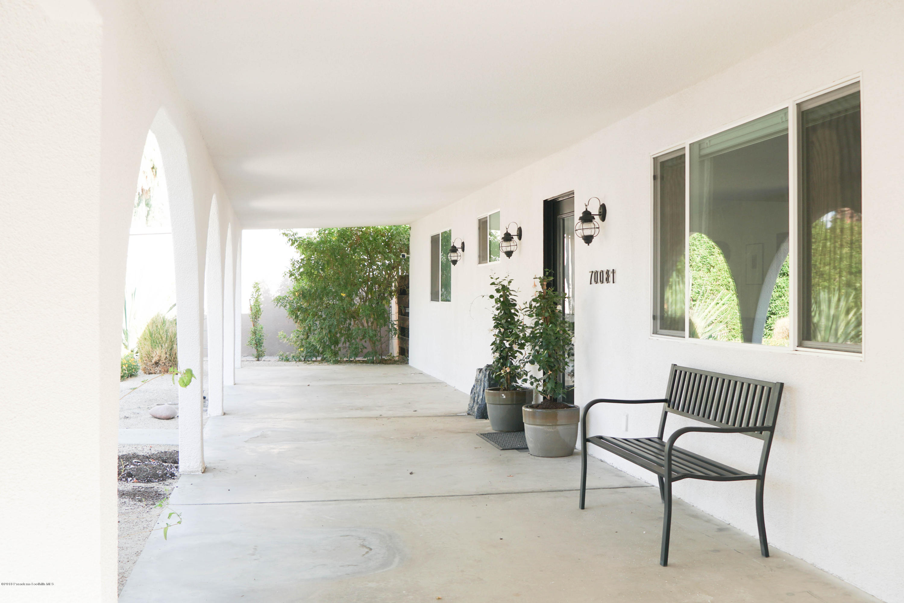70081 Cobb Road Rancho Mirage, CA 92270 - Photo 4 of 17 a living room with furniture and a potted plant