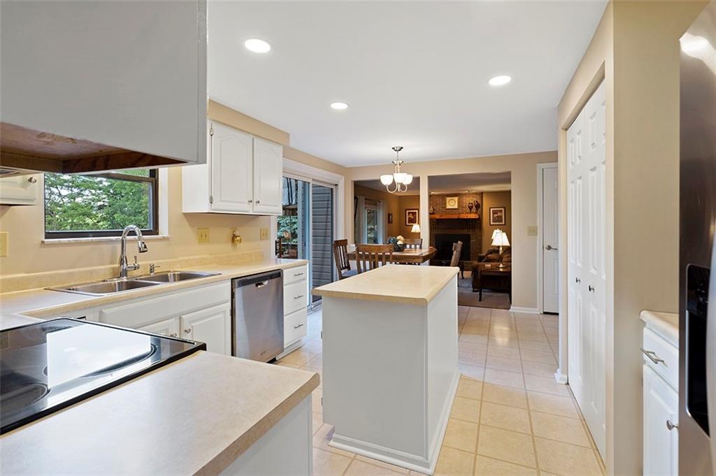 285 Evans Road Zelienople, PA 16063 - Photo 9 of 25 Gallery Image 9