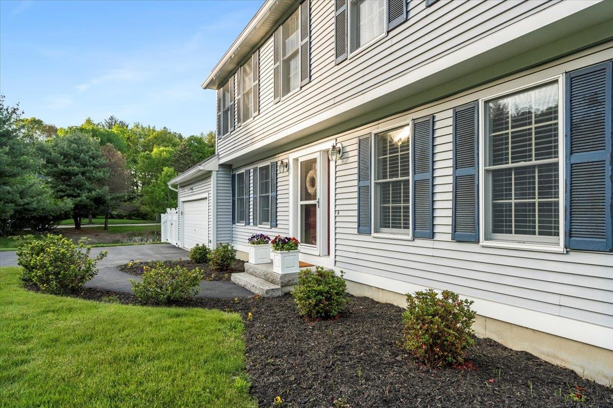 29 Hubbard Road Dover, NH 03820 - Photo 4 of 40