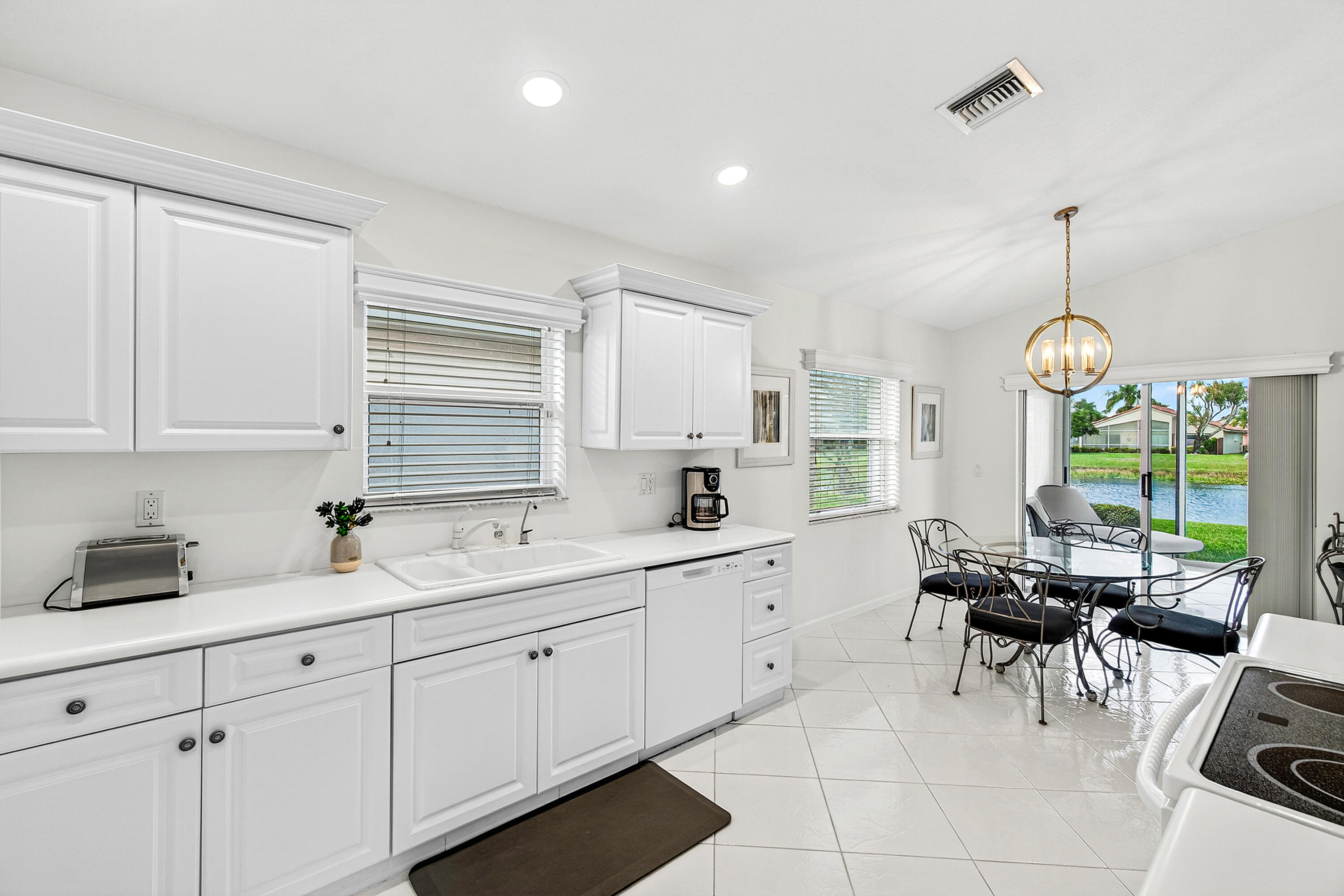 6594 Sun River Road Boynton Beach, FL 33437 - Photo 12 of 37 Kitchen