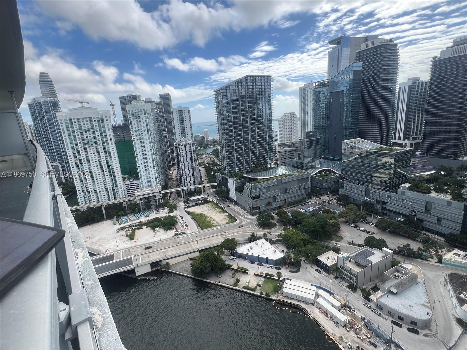92 Southwest 3rd Street, Unit 3803 Miami, FL 33130 - Photo 10 of 31 Photo 10
