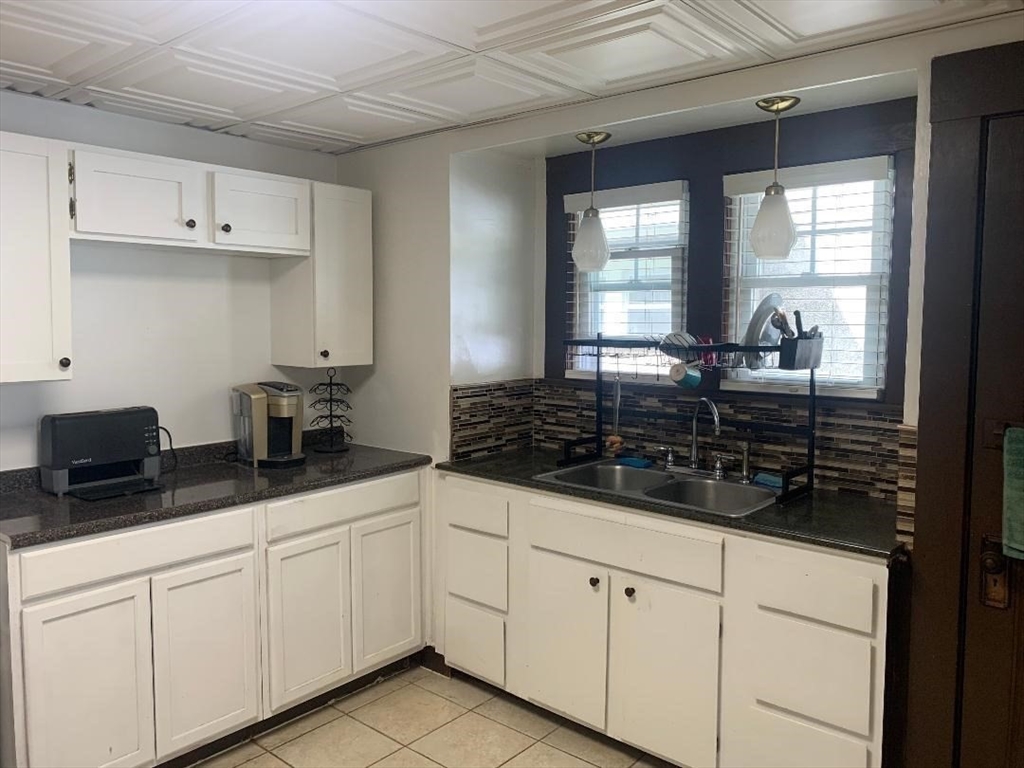 147 Belvidere Street Springfield, MA 01108 - Photo 10 of 27