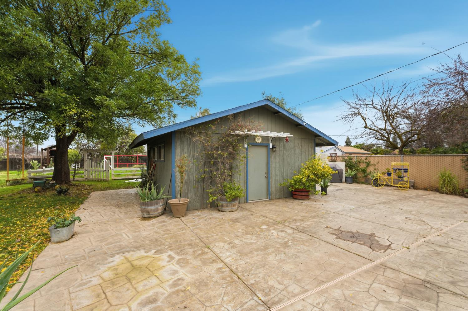 12126 Topper Road Madera, CA 93636 - Photo 31 of 40 a view of a house with a patio