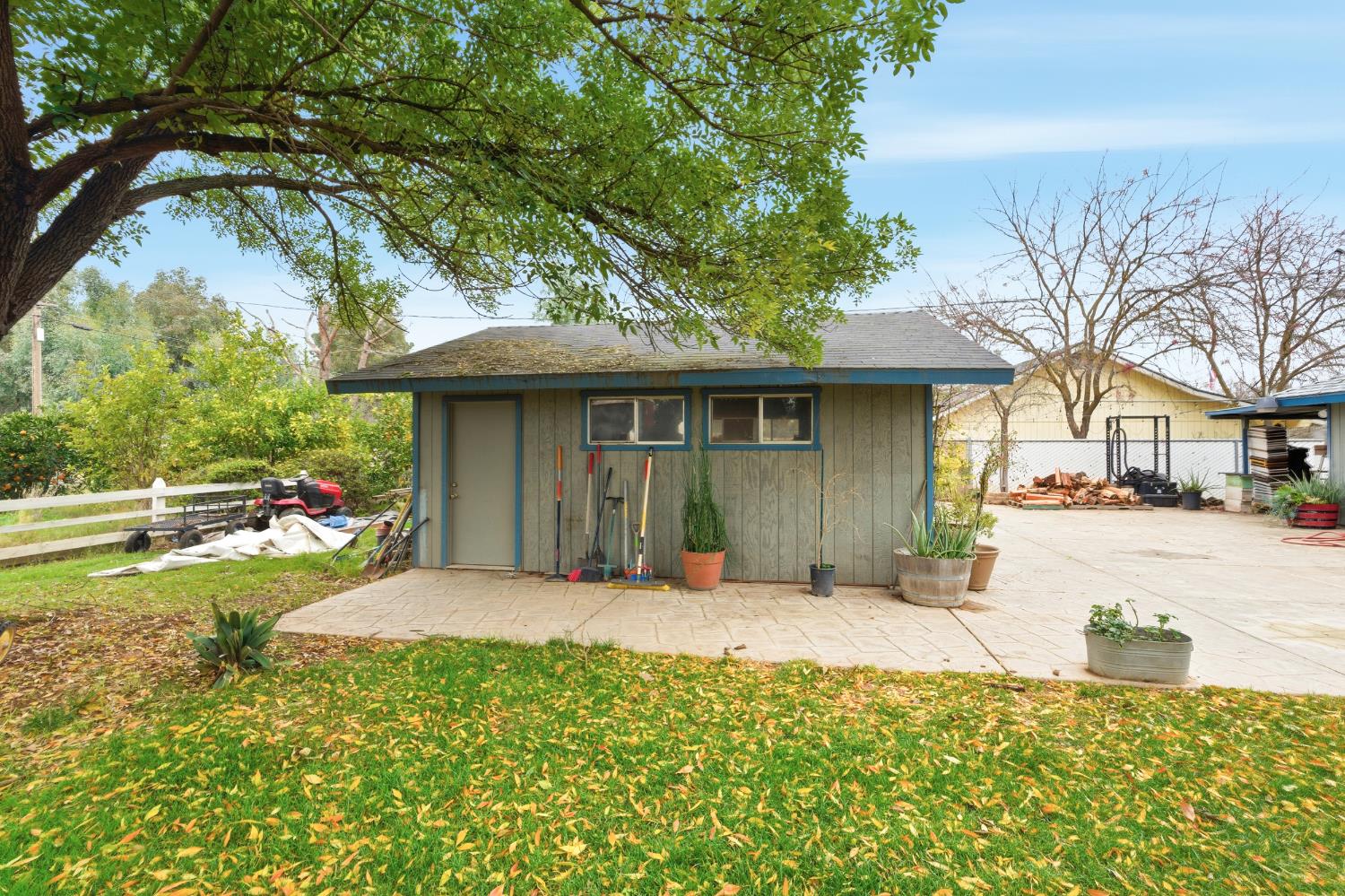 12126 Topper Road Madera, CA 93636 - Photo 32 of 40 a front view of a house with a yard