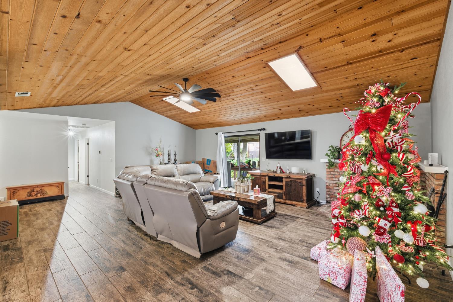 12126 Topper Road Madera, CA 93636 - Photo 6 of 40 a living room with furniture and a flat screen tv