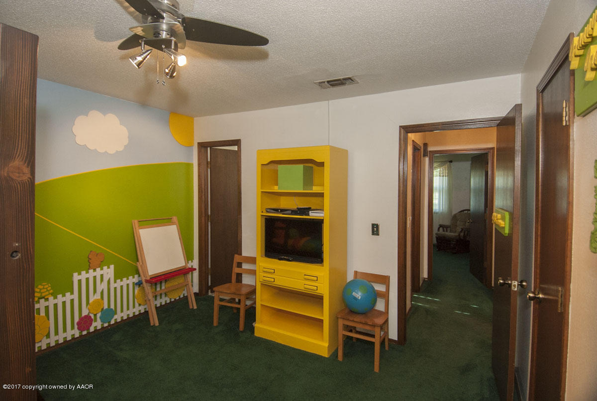 6916 Old Kent Road Amarillo, TX 79109 - Photo 15 of 31 BEDROOM 3 VIEW 3