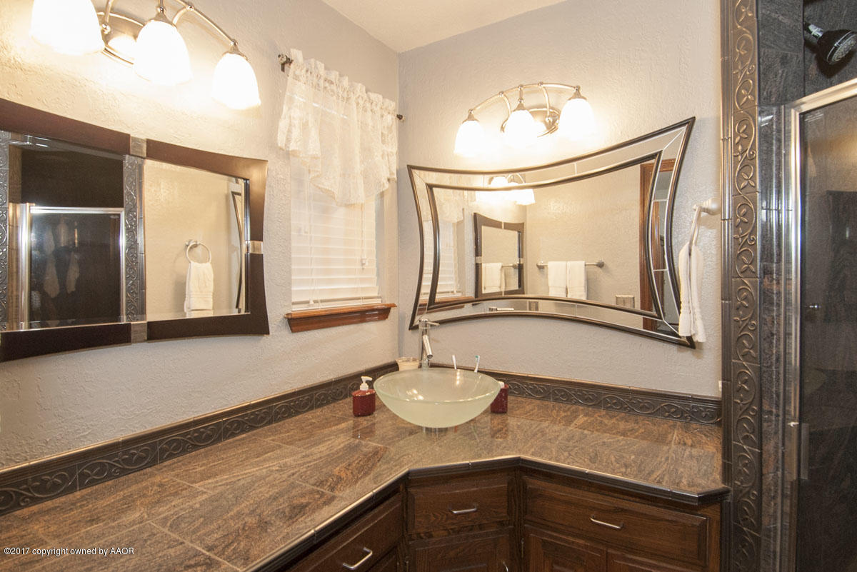 6916 Old Kent Road Amarillo, TX 79109 - Photo 20 of 31 MASTER BATH VIEW 2