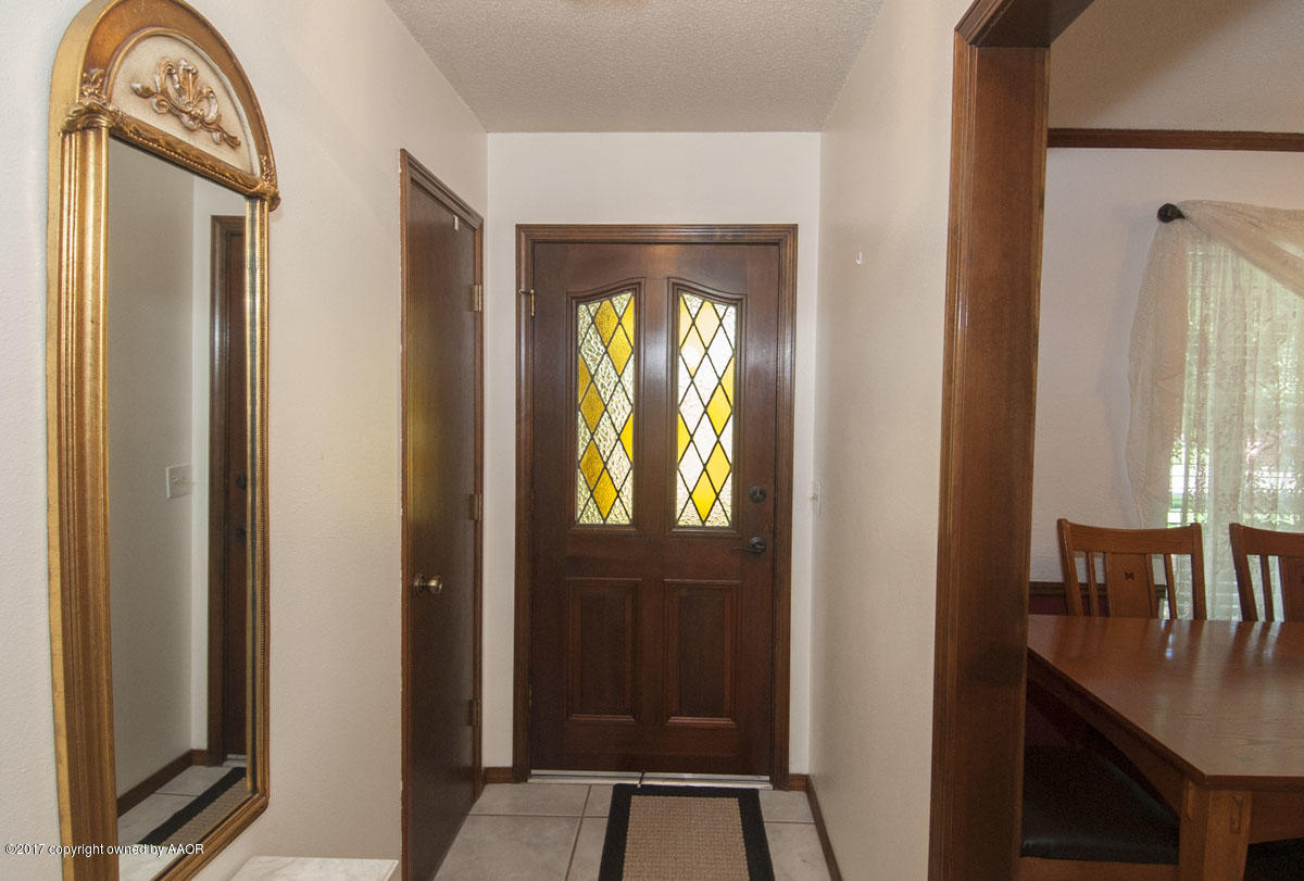 6916 Old Kent Road Amarillo, TX 79109 - Photo 2 of 31 ENTRY