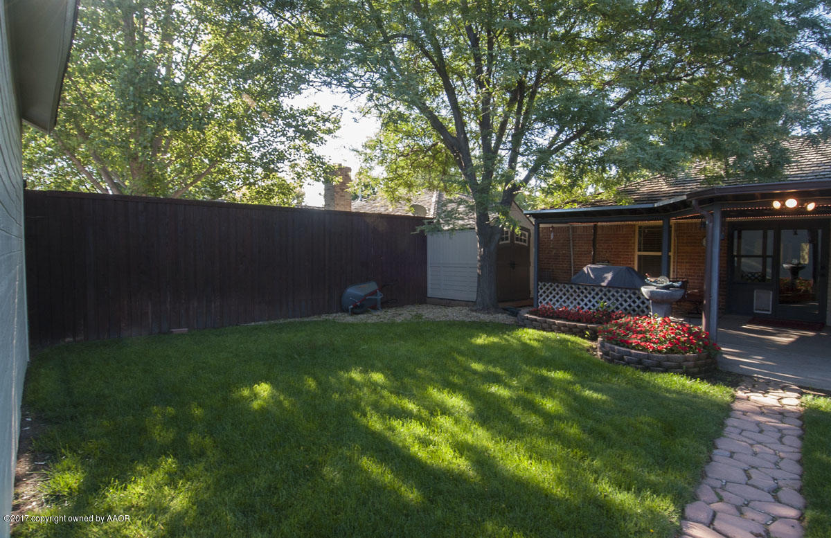 6916 Old Kent Road Amarillo, TX 79109 - Photo 27 of 31 YARD VIEW 1