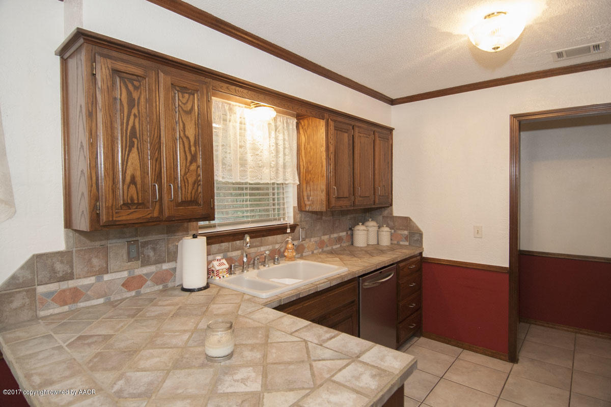 6916 Old Kent Road Amarillo, TX 79109 - Photo 5 of 31 KITCHEN VIEW 2