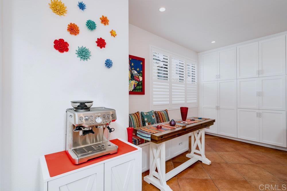 332 Gravilla Street La Jolla, CA 92037 - Photo 20 of 49 a room with furniture and book shelf