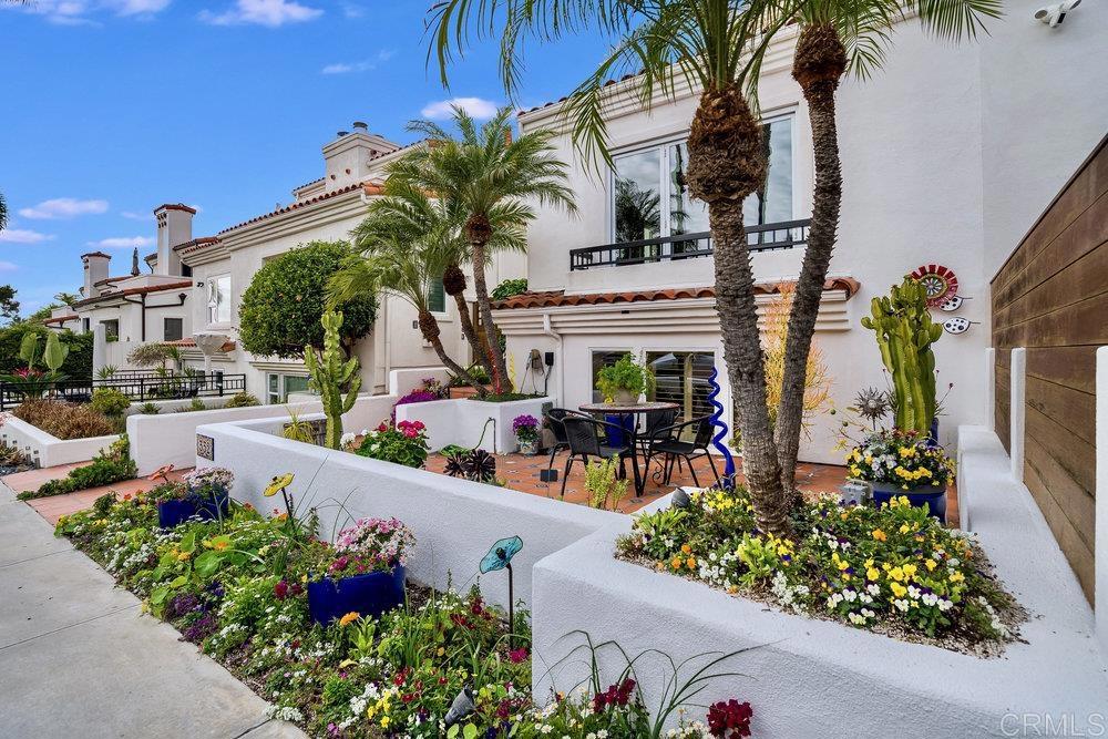 332 Gravilla Street La Jolla, CA 92037 - Photo 45 of 49 an outdoor space with seating