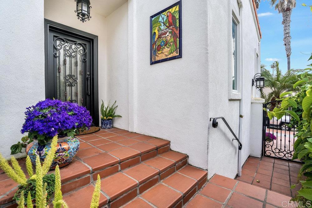332 Gravilla Street La Jolla, CA 92037 - Photo 6 of 49 a view of a dining room with furniture